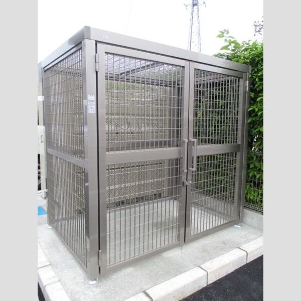 現地周辺 (可燃ゴミ置き場)