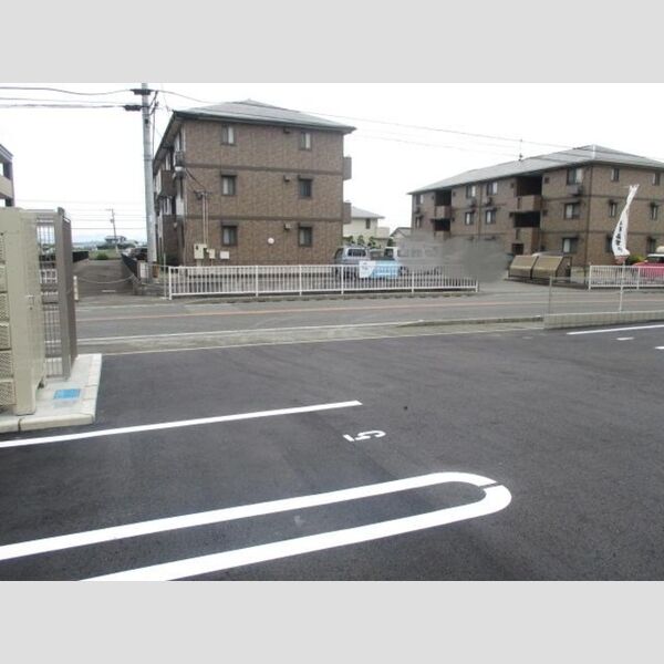 エントランス (敷地入り口)