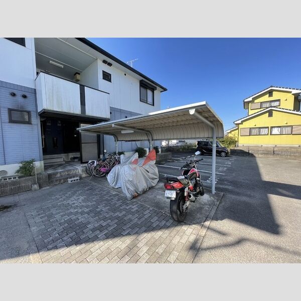 現地周辺 (駐輪場)