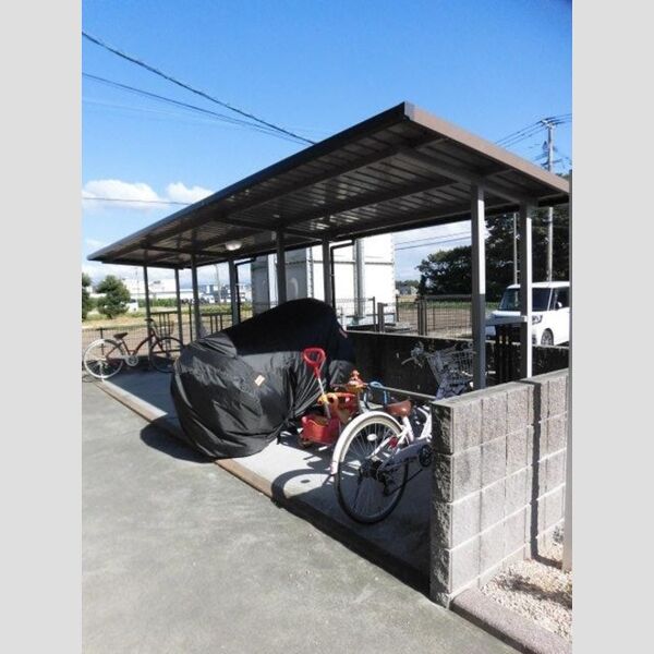 現地周辺 (駐輪場)