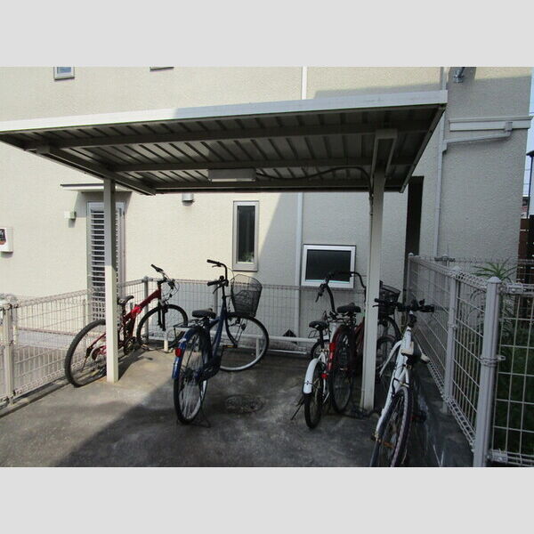 現地周辺 (駐輪場)
