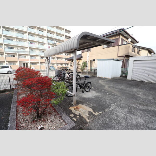 現地周辺 (駐輪場)