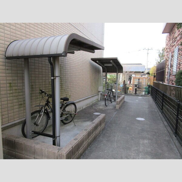 現地周辺 (駐輪場)