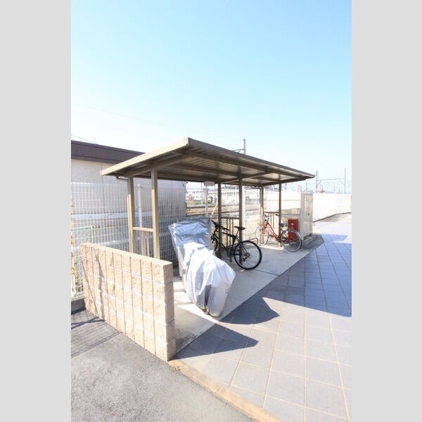 現地周辺 (駐輪場)