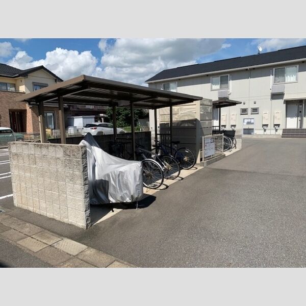 現地周辺 (駐輪場)