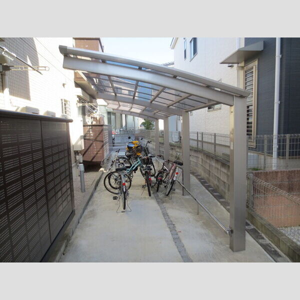 現地周辺 (駐輪場)