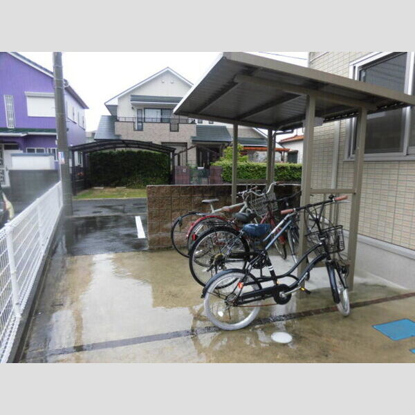 現地周辺 (駐輪場)