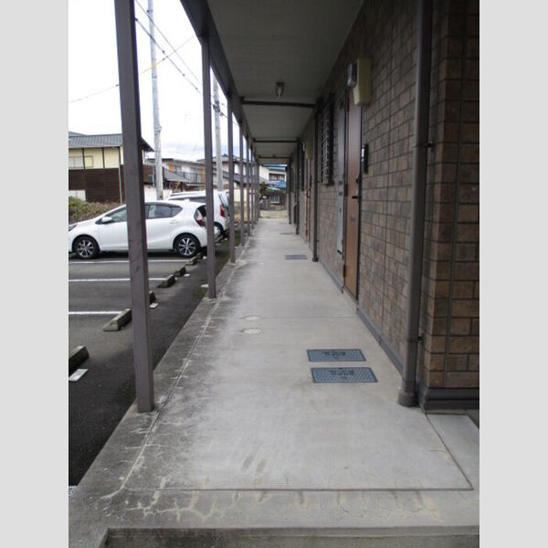 現地周辺 (玄関前)