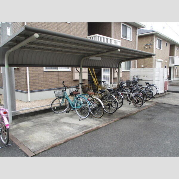 現地周辺 (駐輪場)