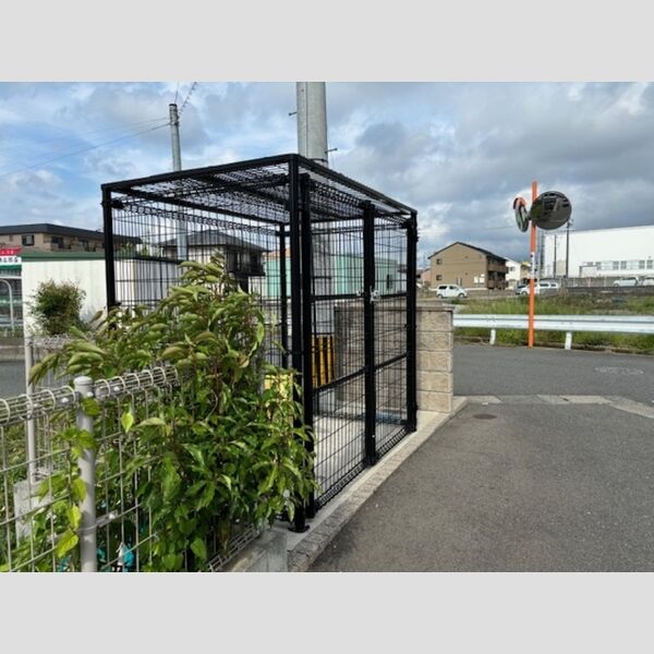 現地周辺 (ゴミ置場)