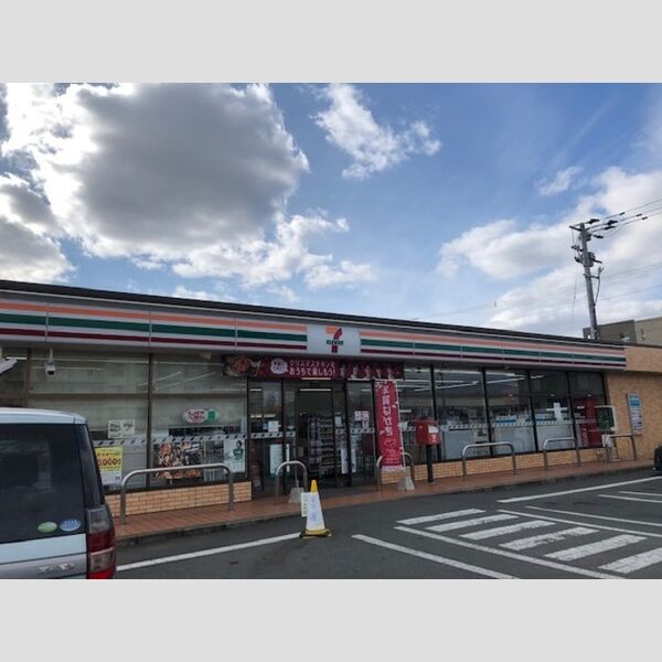 現地周辺 (セブンイレブン久留米梅満店まで588m)