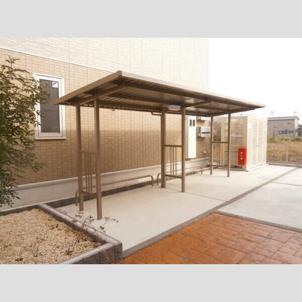 現地周辺 (駐輪場)