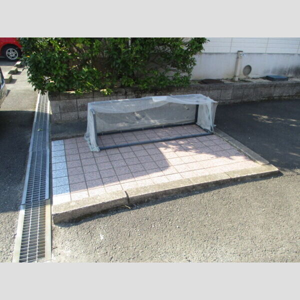 現地周辺 (ゴミ置き場)