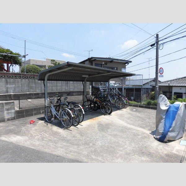 現地周辺 (駐輪場)