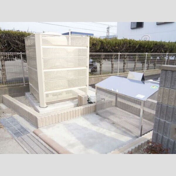 現地周辺 (ゴミ置場)