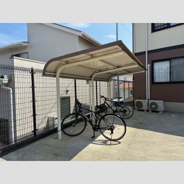 現地周辺 (駐輪場)