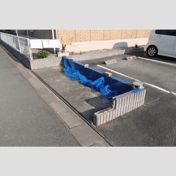 現地周辺 (ゴミ置き場)