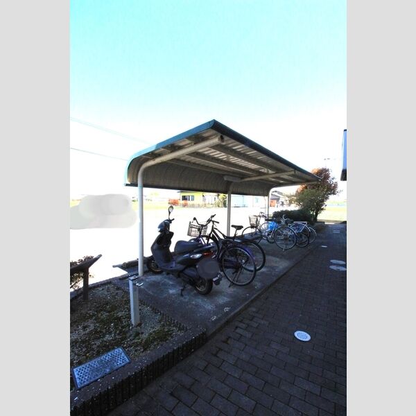 現地周辺 (駐輪場)