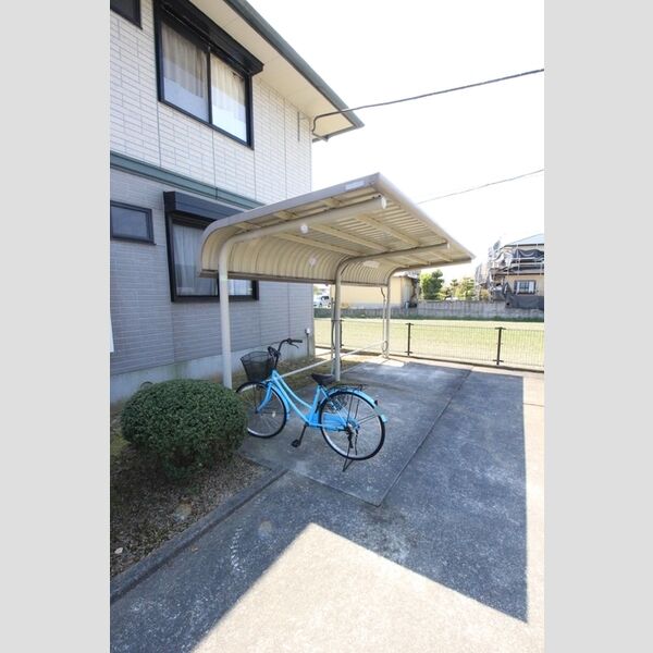 現地周辺 (駐輪場)