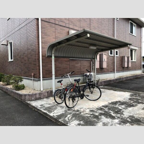 現地周辺 (駐輪場)