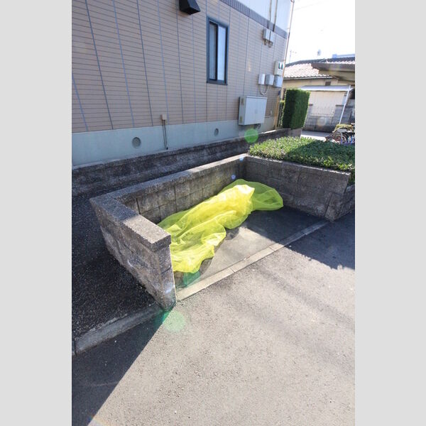 現地周辺 (ゴミ置場)