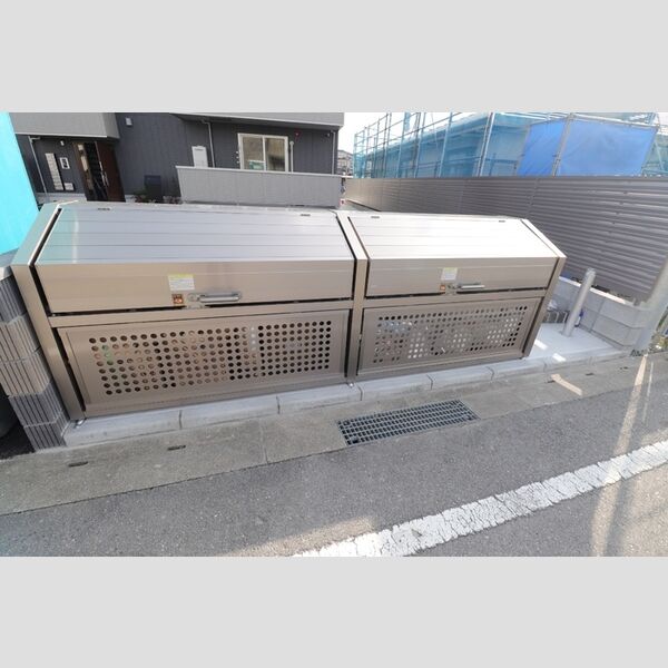 現地周辺 (ゴミ庫)