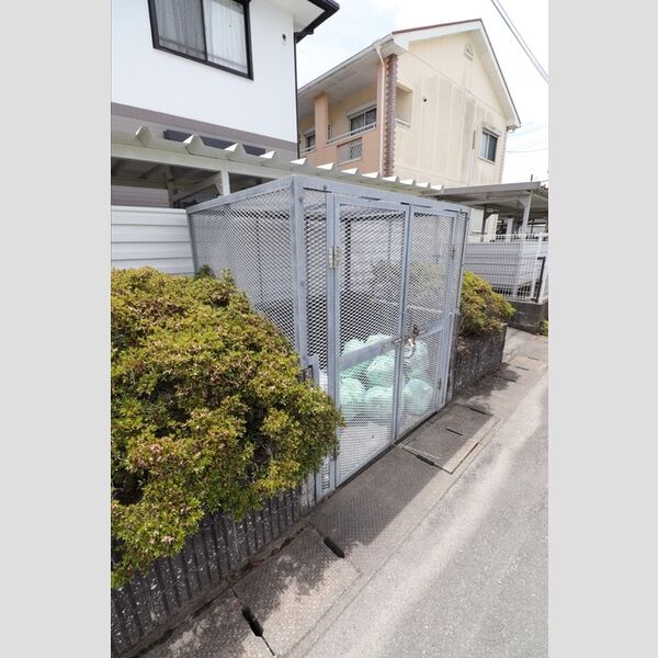 現地周辺 (ゴミ置き場)