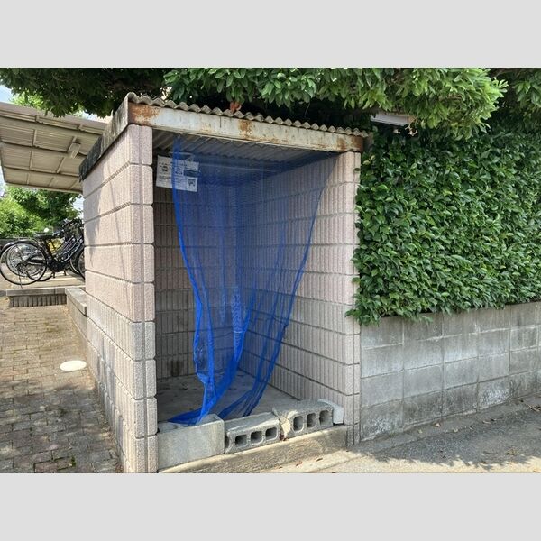 現地周辺 (ゴミ置き場)
