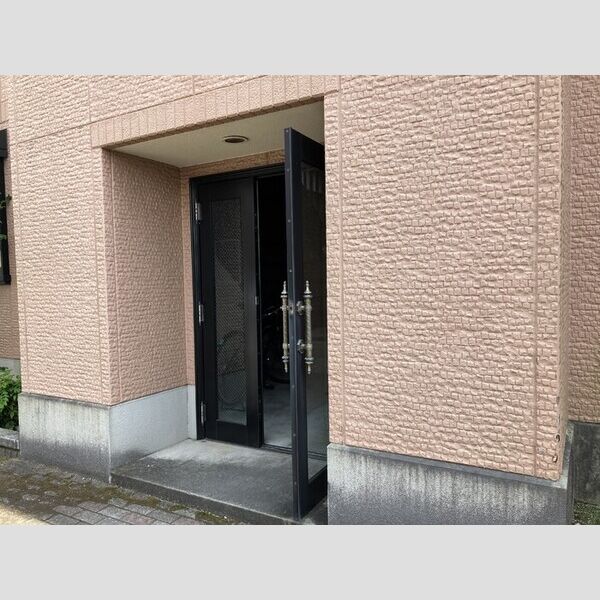 エントランス (共用玄関)