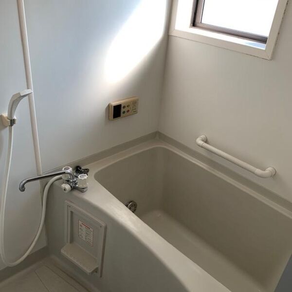 バス (205　浴室)