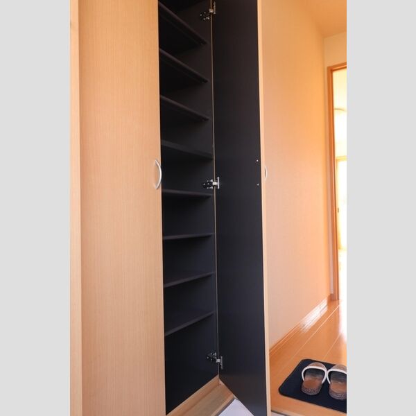 玄関 (リーベン ルーチェ203　玄関)