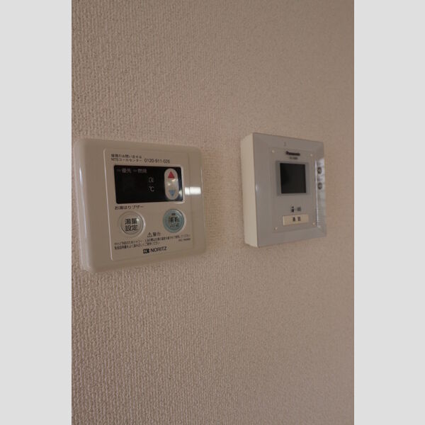 その他設備 (205　TVインターホン　給湯パネル)