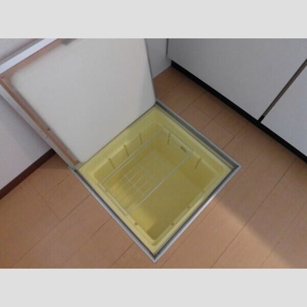 収納 (キッチン床下)