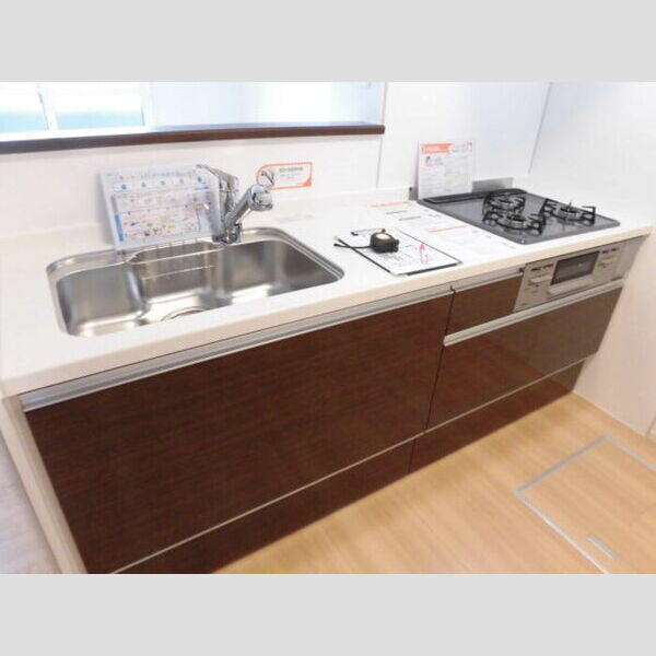 キッチン (三口コンログリル付きキッチン)