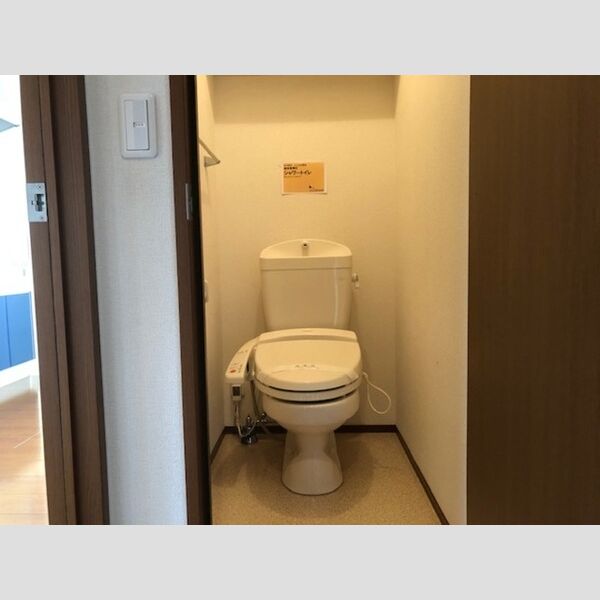 トイレ (C107　温水洗浄暖房便座)