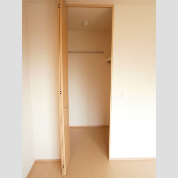 収納 (北洋室ウォークインクローゼット)