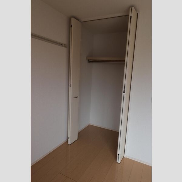 収納 (205 クローゼット)
