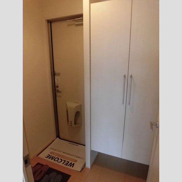 玄関 (トールタイプのシューズボックス)
