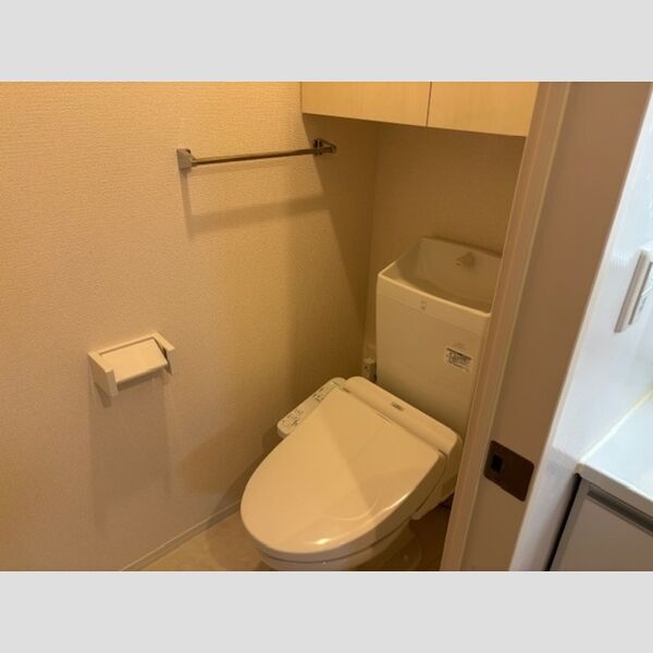 トイレ (温水洗浄暖房便座)