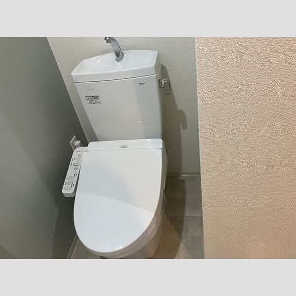 トイレ (温水洗浄暖房便座)