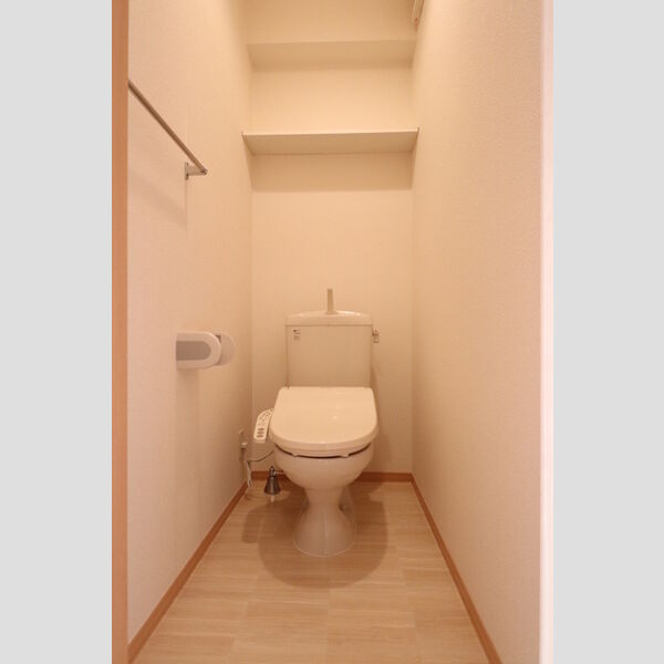 トイレ (A205　温水洗浄暖房便座)