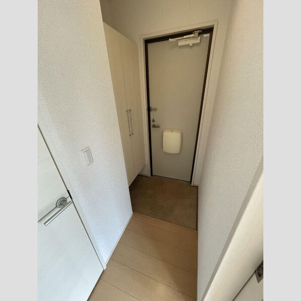 玄関 (B105 玄関)