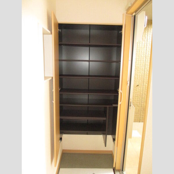 玄関 (シューズBOX)