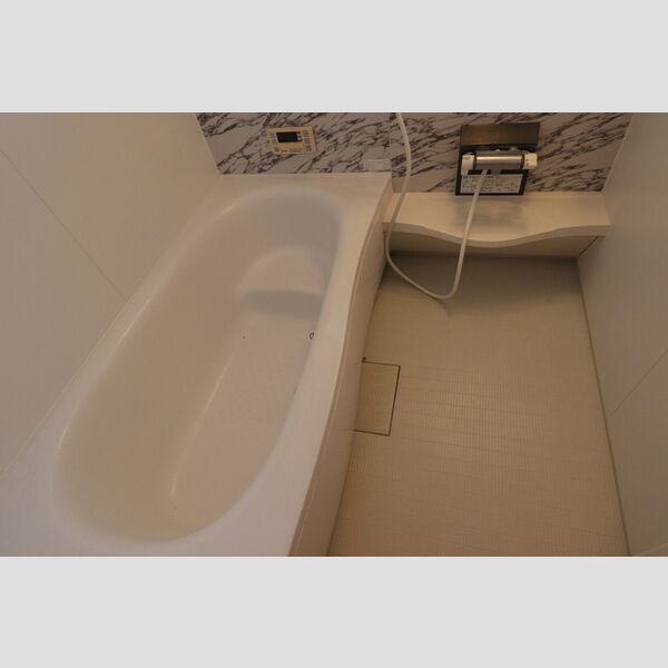 バス (202　浴室)