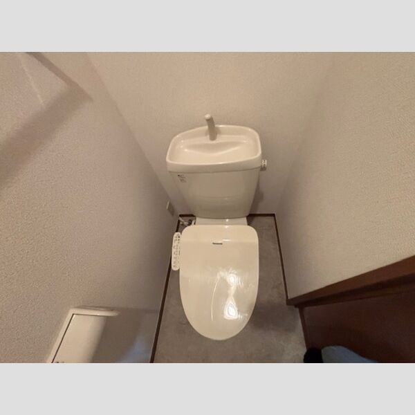 トイレ (A203号室　温水洗浄暖房便座)