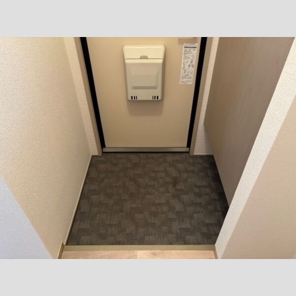 玄関 (202号室　玄関)