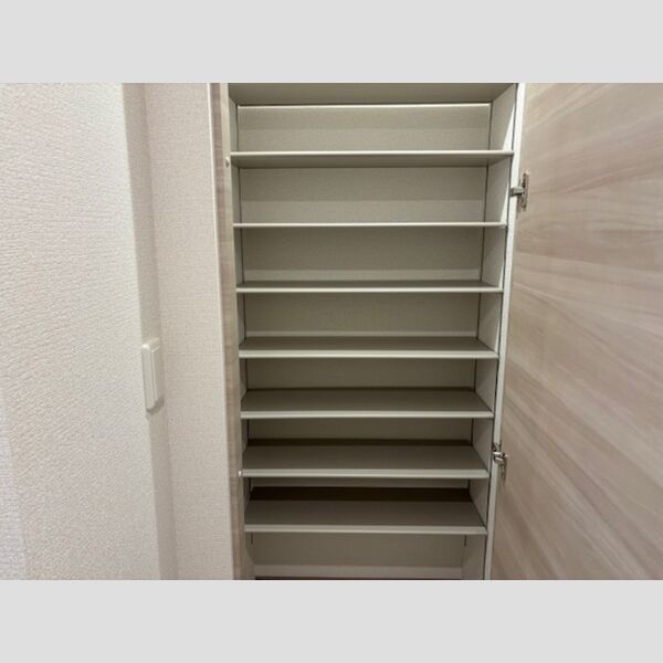 玄関 (シューズクローク)