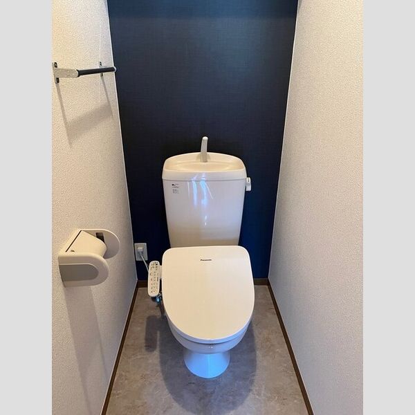 トイレ (トイレ)
