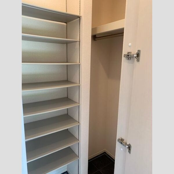 玄関 (シューズクローク)