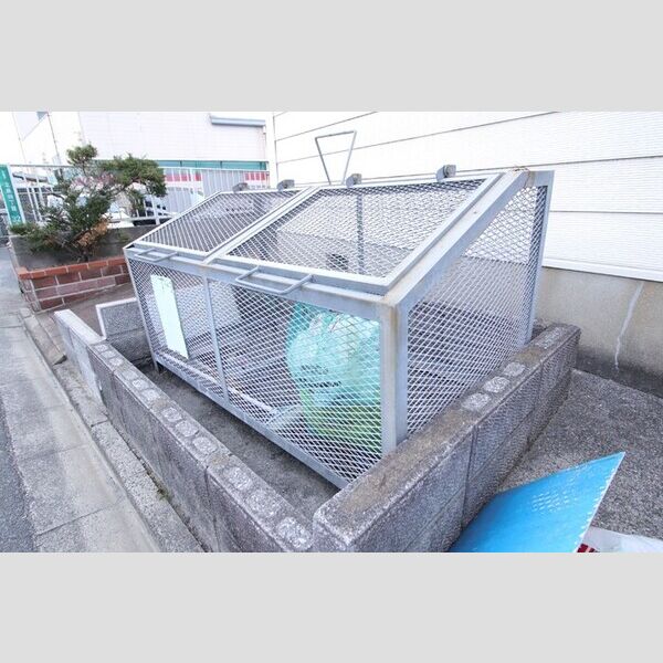 現地周辺 (グランディール行橋　ごみ庫)